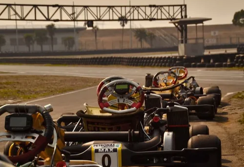 鈴鹿サーキットのレーシングカーの写真