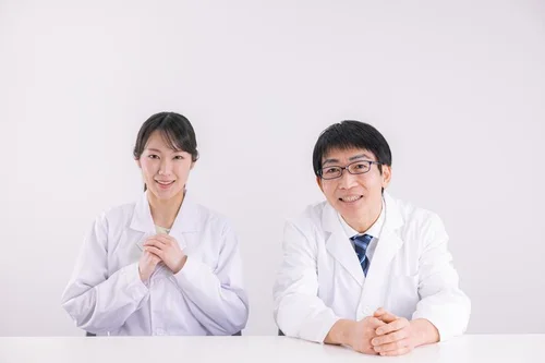 先生たちが話を聞いてくれている写真